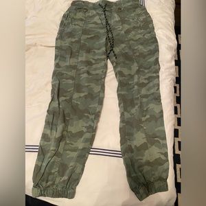 Knox Rose camouflage mid rise jogger pants size small